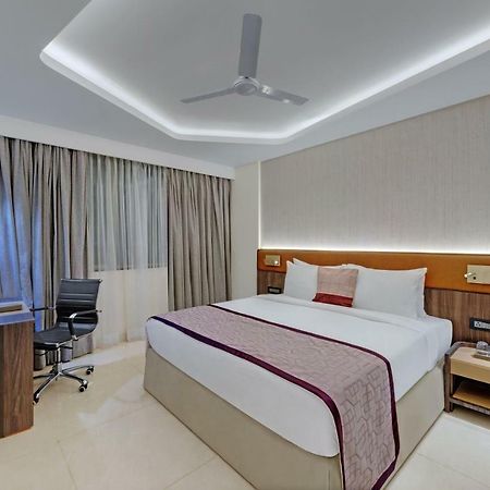 เดอะ เฟิร์น เรซิเดนซี กะรัต Hotel Karad ภายนอก รูปภาพ