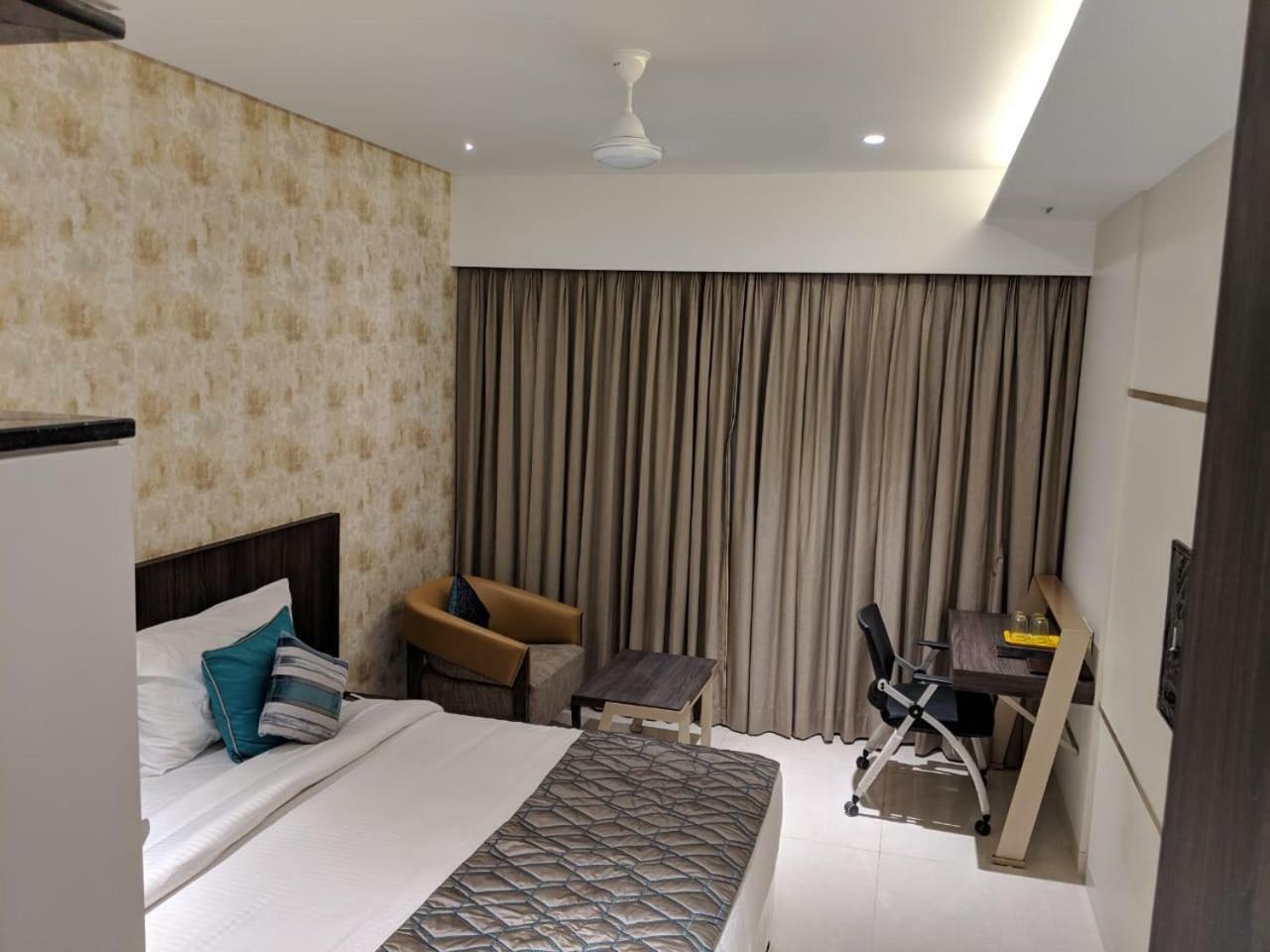 เดอะ เฟิร์น เรซิเดนซี กะรัต Hotel Karad ภายนอก รูปภาพ
