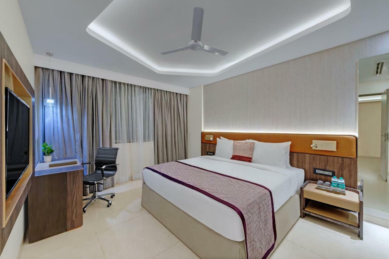 เดอะ เฟิร์น เรซิเดนซี กะรัต Hotel Karad ภายนอก รูปภาพ